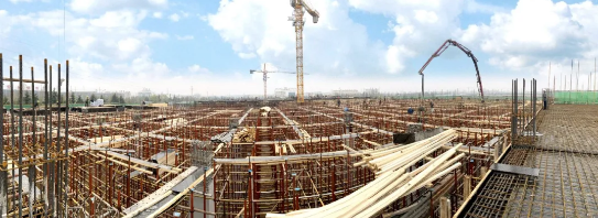 绿爱小镇共享工厂一期今日圆满封顶，预计下半年正式投产运营